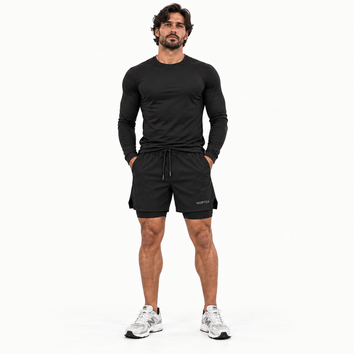 Modelo usando Short 2 em 1 NORTEA preto em estúdio